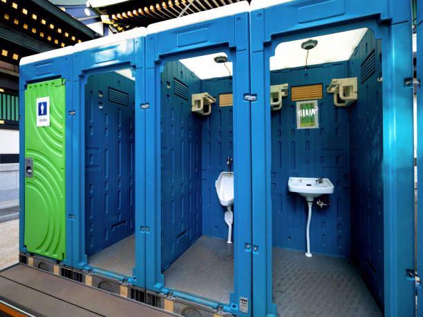 Best Portable bathroom rental  in Coralville, IA